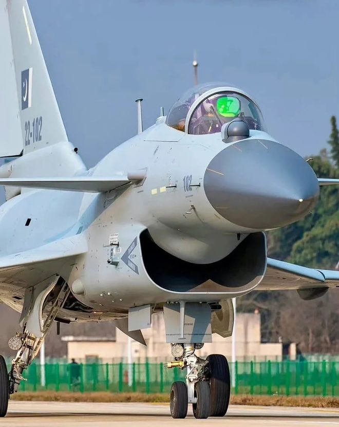 巴空战歼-10CP成功逼退“阵风”印度3点原因反驳！不朽情缘平台网站歼-10C赢在哪里？巴防长证实：印(图6)